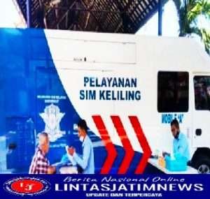 Warga Surabaya Antusias Datangi Gerai SIM Keliling