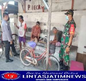 Babinsa dan Bhabinkamtibmas Perketat Prokes di Wilayah Binaan