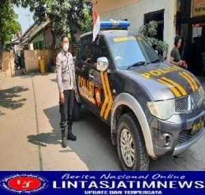 Bukti Setia Pada NKRI, Polres Gresik Pasang Bendera Merah Putih di Kendaraan Dinas