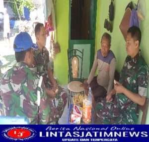 Jalin Keakraban, Anggota Kodim  0801/Pacitan Lakukan Komsos Dengan Warga