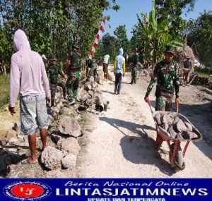 Dengan Alat Seadanya, Satgas TMMD Ke -114 Bersama Warga Langsir Material