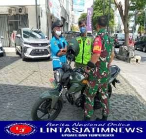 Serda Catur Komsos dengan Warga Selipkan Pesan Jaga Kamtibmas