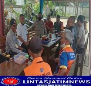 Ciptakan Rasa Aman, Babinsa Koramil 0801/08 Tulakan Lakukan Komsos Dengan Warga