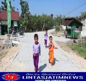 Senangnya Anak -Anak SDN 3 Gunungsari Setelah Jalannya Di Bangun Satgas TMMD Kodim Ngawi