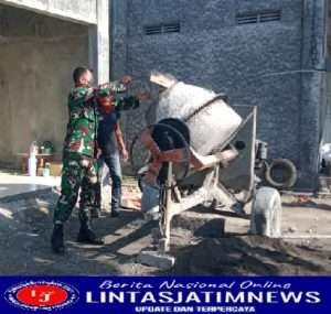 Bantu Renovasi Rumah Warga, Babinsa Giatkan Gotong Royong