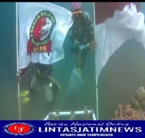 GBNN Banyuwangi Kibarkan Bendera  diBawah Laut