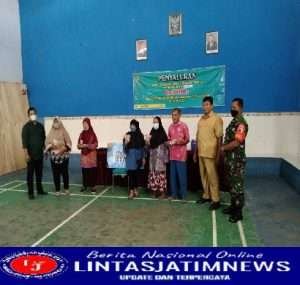 Babinsa Koramil 0806/01 Trenggalek Kawal Penyaluran Bantuan Langsung Tunai Dana Desa