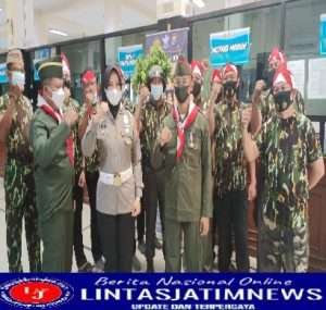 Sambut Hari Kemerdekaan RI, Petugas Pelayanan Samsat Kenakan Baju Pejuang