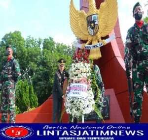Sambut HUT Kemerdekaan RI Ke-77, Dandim 0801/Pacitan Pimpin Acara Tabur Bunga