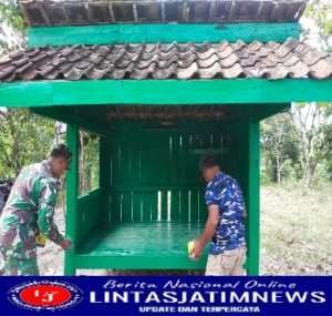 Rehab Pos Kamling Satgas TMMD ke-114 Kodim Ngawi Membuat Warga Senang