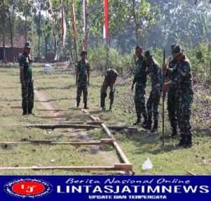Jelang Penutupan TMMD Satgas Kodim Ngawi Kerja Bakti   Bersihkan lingkungan