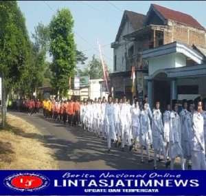 Sertu Cholib Lakukan Pengamanan Jalan Sehat di Wilayah Binaannya