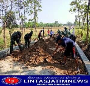 Satgas TMMD  Sengkuyung Tahap II Kodim 0726/Sukoharjo Laksanakan Pengurugan bahu Jalan