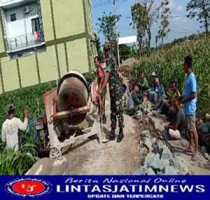 Karya Bakti, Babinsa Kodim 0802/Ponorogo Bangun Talut Bersama Warga