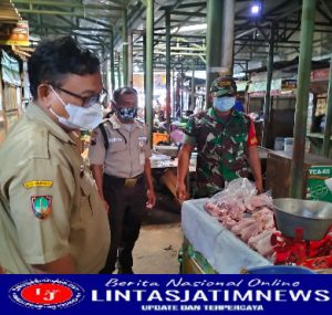 Komsos & PPKM Babinsa Danukusuman di Pasar Harjodaksino Jadi Sasaran