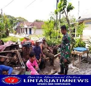 Kerja Bakti Sarana Babinsa Kodim 0802/Ponorogo Terus Dekat Dengan Rakyat