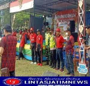 Jalan Santai Berhadiah Doorprize Menarik, Babinsa dan Bhabinkamtibmas Sambirejo Amankan Kegiatan