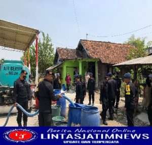 Brimob Polda Jatim Berikan Bantuan Air Bersih di Tiga Kabupaten/Kota di Jatim