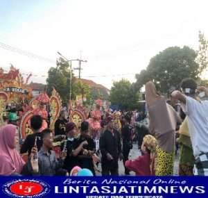 215 Masyarakat RW 3 Meriahkan Karnaval Desa Godog