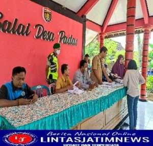 Beri Rasa Aman, Babinsa Koramil 04 Padas Kodim 0805 Ngawi Dampingi Penyaluran BLT DD