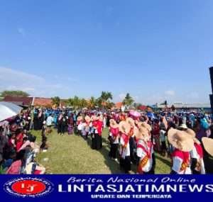 KKN Umla Kelompok 15 Ramaikan Karnaval Ora Pakat Desa Sungelebak