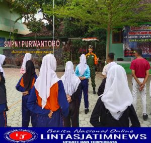 Bentuk Pribadi Disiplin Dan Tanamkan Jiwa Korsa, Babinsa Koramil 19/Purwantoro Berikan Pelatihan PBB Bagi Siswa SMPN 1