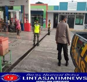 Babinsa Koramil Mantingan Bersama Bhabinkamtibmas Pantau SPBU