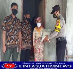Polres Probolinggo Bagikan Sembako pada Masyarakat di Kecamatan Gading