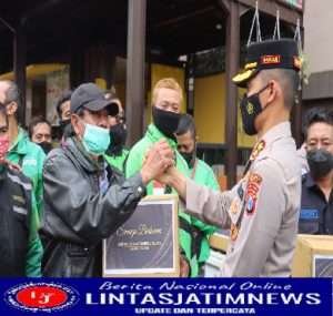 Pasca Kenaikan BBM, Polres Batu Berikan Bantuan Paket Sembako ke Puluhan Ojol