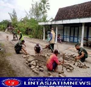 Serda Naryo Bersama Warga Gotong -Royong Perbaiki Jalan