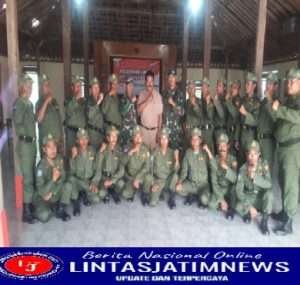 Babinsa Kelurahan Pelem Berikan Pelatihan PBB dan Bekali Wasbang Kepada Anggota Linmas