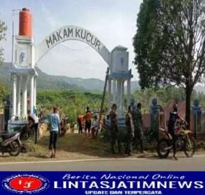 Ciptakan Kenyamanan, Koramil 0801/01 Pacitan Bersama Warga Kerja Bakti Bersihkan TPU