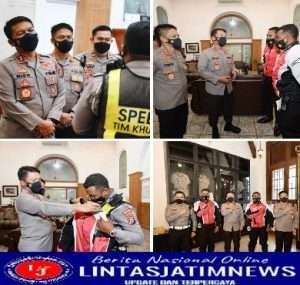 2 Anggota Polrestabes Surabaya Mendapat Reward dari Kapolda Jatim