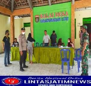 Babinsa Koramil 04 Padas  Kodim Ngawi Dampingi Penyaluran BLT BBM Warga Binaannya