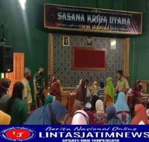 Babinsa Eromoko Dampingi 440 KPM Terima BLT