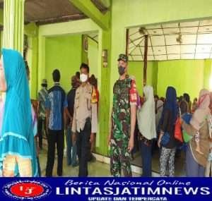 Babinsa Patihan Dampingi Pendistribusian BLT BBM dan BLT Sembako