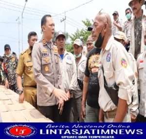 Cegah Laka di Kawasan Wisata Bromo, Kapolres Malang Berikan Edukasi Keselamatan Sopir Jeep TNBTS