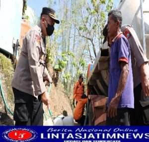 Polres Ponorogo Berikan Bantuan Air Bersih Untuk Masyarakat Terdampak Kekeringan
