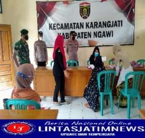 Babinsa Koramil 0805/05 Karangjati Lakukan pengamanan dan Pantau Langsung Penyaluran BLT