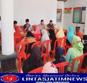 Babinsa Guwo Dampingi Penyaluran BLT BBM