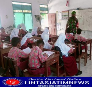 Tangkal Radikalisme, Babinsa Kenongo Rejo Gerak Cepat Memberikan Wawasan Kebangsaan Kepada Siswa Siswi Sekolah Dasar