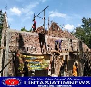 Kemanunggalan TNI-Rakyat, Babinsa Tegalharjo Gotong Royong Bantu Warga Bangun Rumah