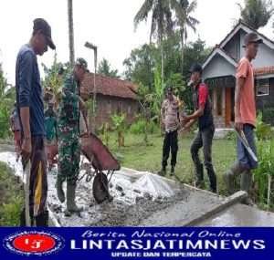 Sinergi Babinsa, Bhabinkamtibmas Bersama Warga Kerja Bakti Cor Jalan Desa