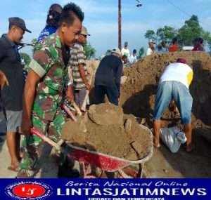 Peran Aktif Babinsa Urug Jalan Makam Desa