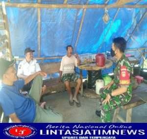 Babinsa Ingatkan Warga Selalu Menjaga Kebersihan Lingkungan