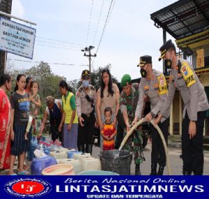 Polres Tulungagung, Berikan Bantuan Air Bersih untuk Warga Terdampak Kekeringan