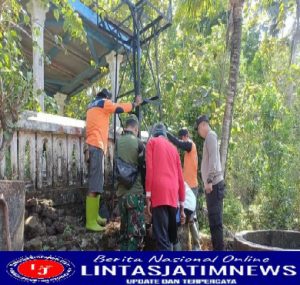 Bantu Atasi Kesulitan Warga, Babinsa Koramil 0801/11 Donorojo Lakukan Karya Bakti Pasang Penampungan Air