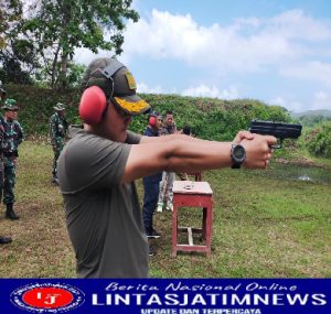 Dalam Rangka HUT TNI Ke 77, Kodim 0801/Pacitan Lakukan Kegiatan Menembak Bersama Unsur Forkopimda.