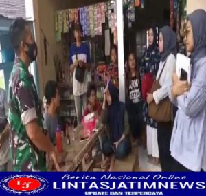 Tekankan Kerukunan Antar Sesama, Babinsa Koramil 0801/03 Arjosari Komsos Dengan Warga