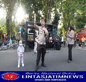 Meriahkan Car Free Day, Mobil Anggrek Semeru Ditbinmas Polda Jatim Lakukan Sosialisasi Layanan Kepolisian